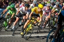 Дания отмечает победу датского велосипедиста в турнире "Tour de France"